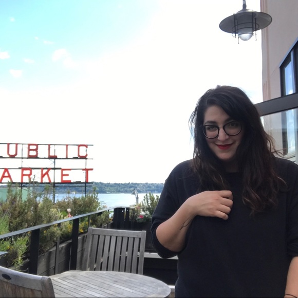 Meet your Posher, Erica - Picture 2 of 5